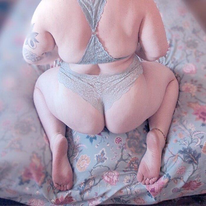 Sweetpeagirl69 (@sweetpeagirl69), OnlyFans creator