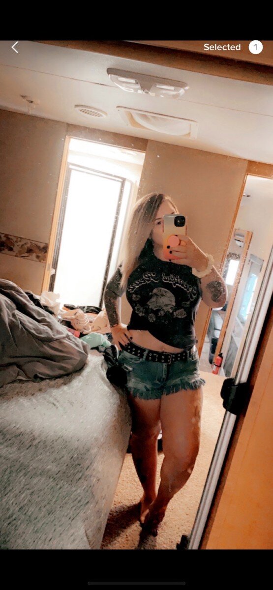 Sweetsara1615 (@sweetsara1615), OnlyFans creator