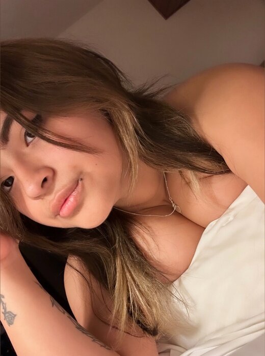 Sweetwifedani (@sweetwifedani), OnlyFans creator