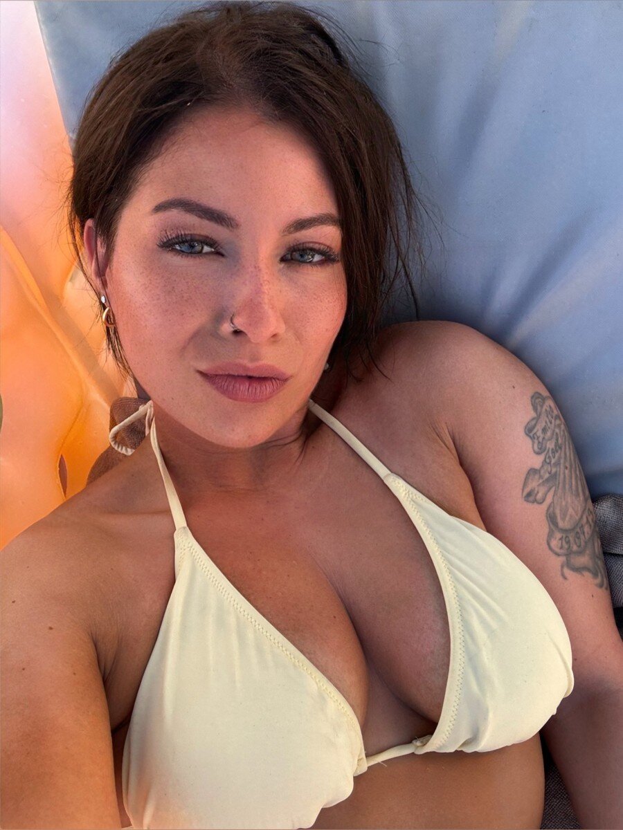Lana (@swinswin), OnlyFans creator