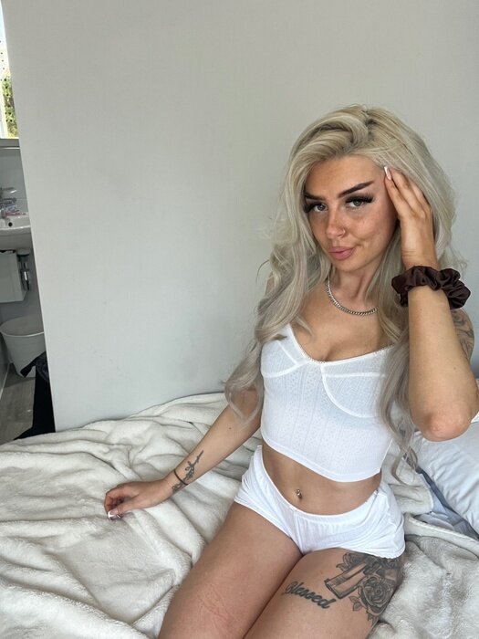 Tararose1 (@tararose1), OnlyFans creator