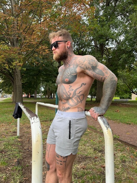 Alec (@tattedlifter), OnlyFans creator