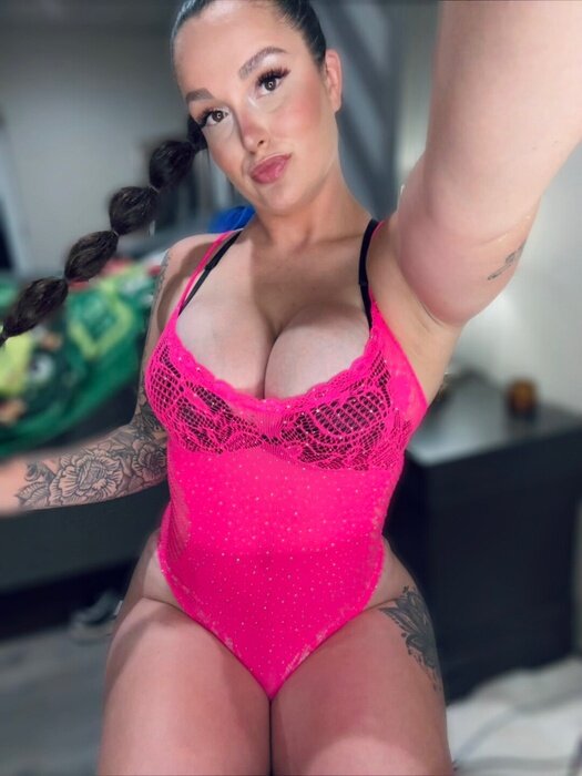 Taylar (@taytay_13), OnlyFans creator
