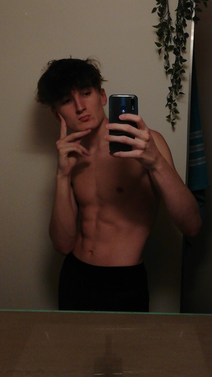 Teennude17 (@teennude17), OnlyFans creator
