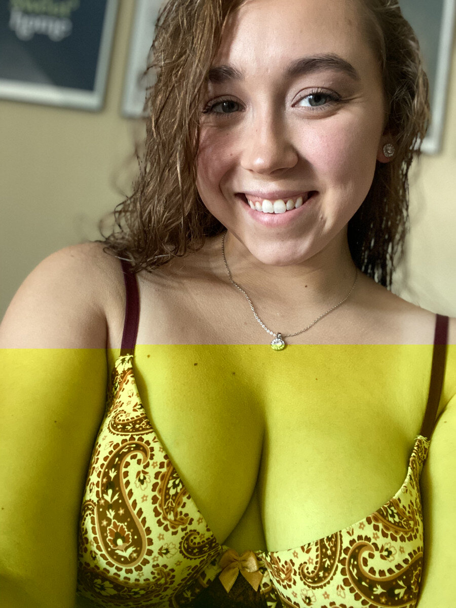 Teensybrunette (@teensybrunette), OnlyFans creator