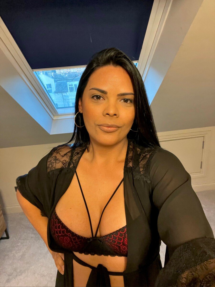 Thaisagouveia (@thaisagouveia), OnlyFans creator