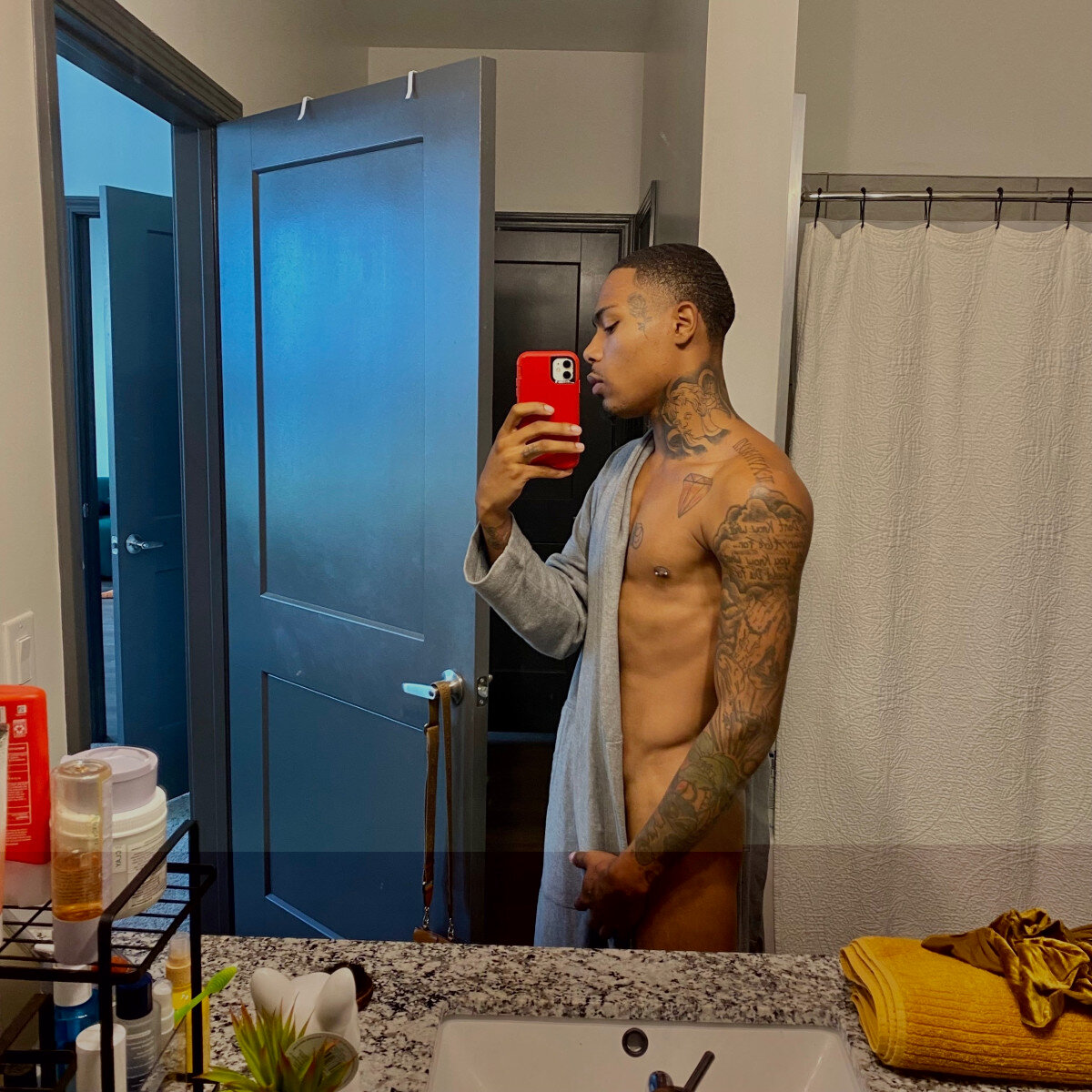 Thareal2tupac (@thareal2tupac), OnlyFans creator