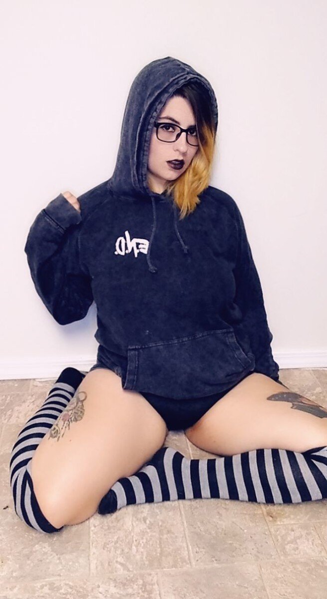 Thatemochick93 (@thatemochick93), OnlyFans creator