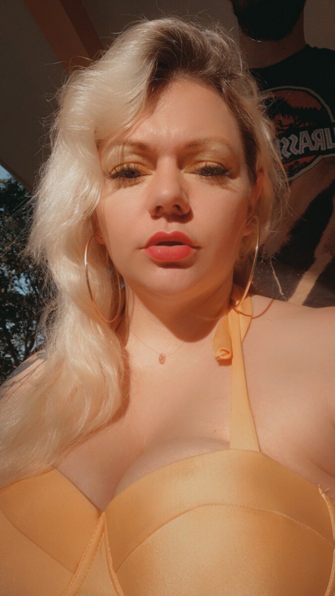 Theamputeebitch (@theamputeebitch), OnlyFans creator