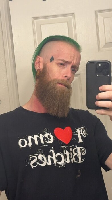 Thebeardedwonder666 (@thebearded_wonder666), OnlyFans creator