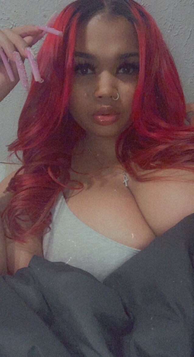 Thebeeee (@thebeeee), OnlyFans creator