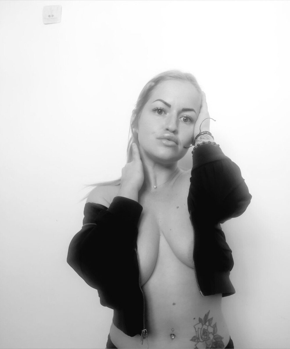Theblonde92 (@theblonde92), OnlyFans creator