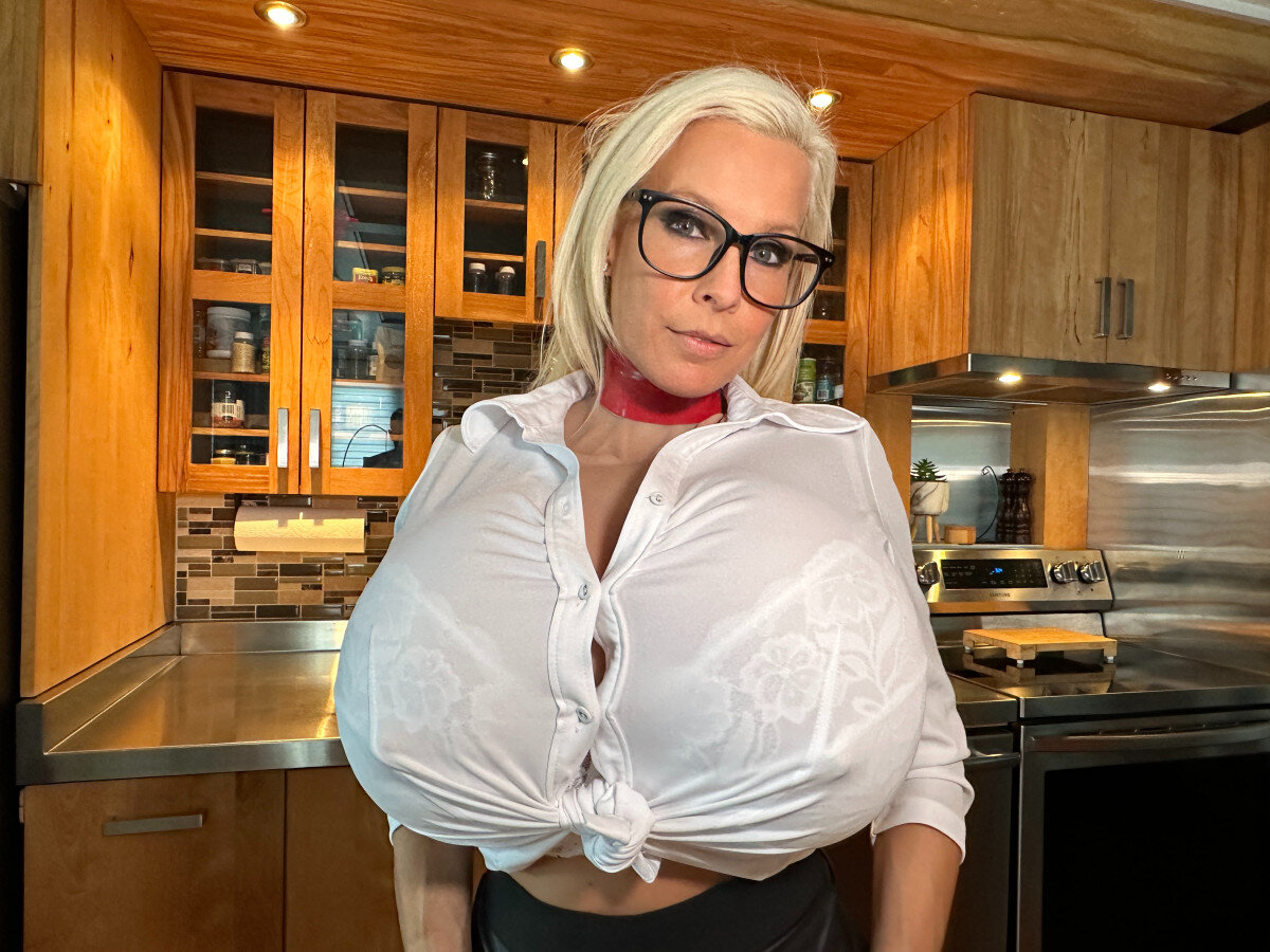 Thebustysasha (@thebustysasha), OnlyFans creator