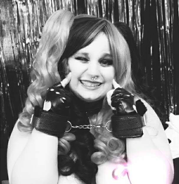 Artee (@thecurvygeek), OnlyFans creator