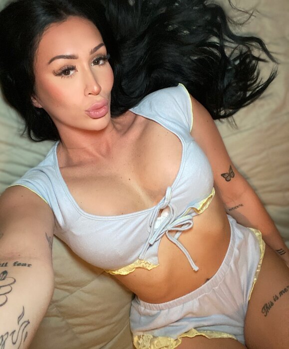 Thedollbella (@thedollbella), OnlyFans creator