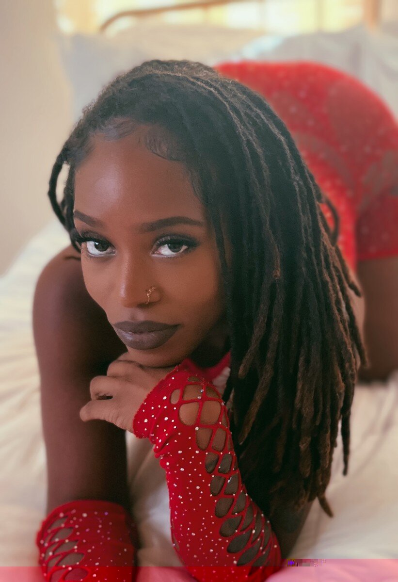 Theeladysiren (@theeladysiren), OnlyFans creator