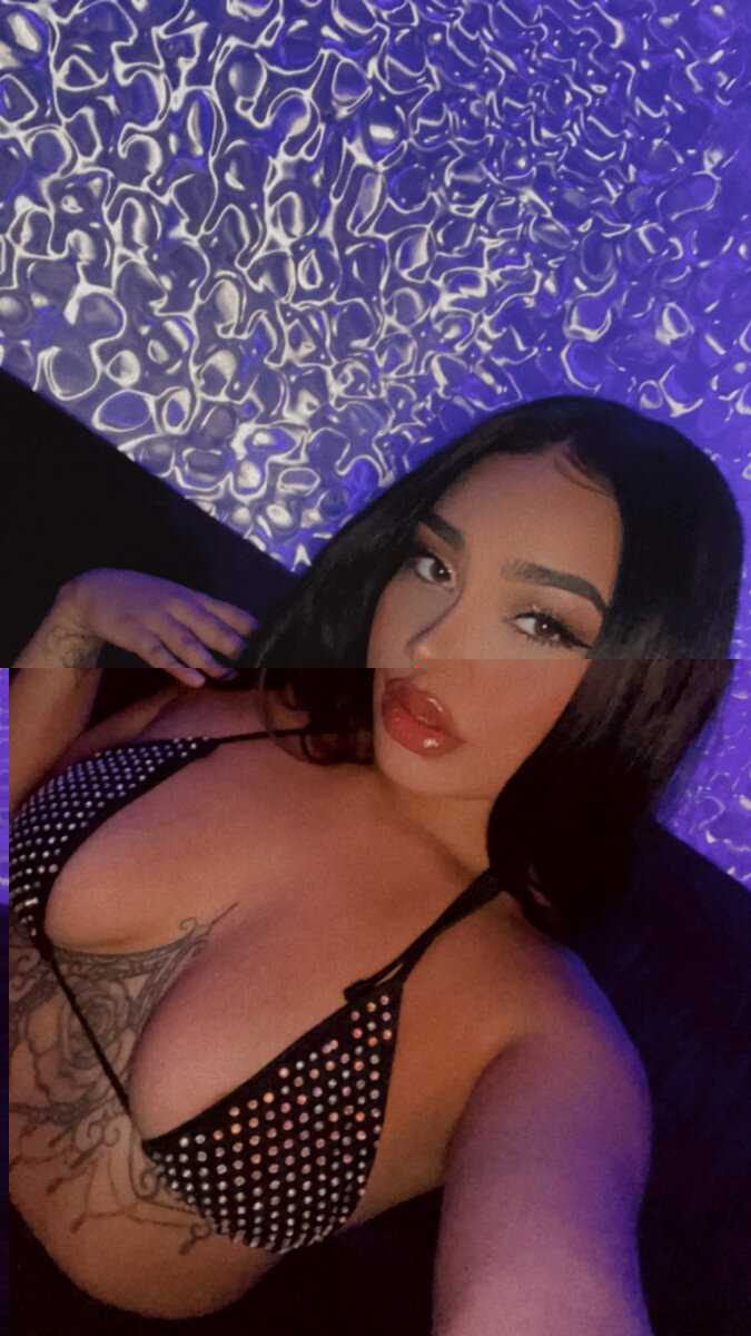 Theeloveelyparis (@theeloveelyparis), OnlyFans creator
