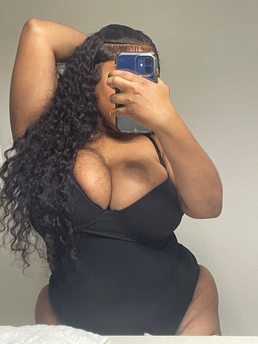 Theemilahnix (@theemilahnix), OnlyFans creator