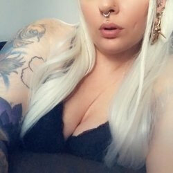 Thepiercedrose (@thepiercedrose), OnlyFans creator