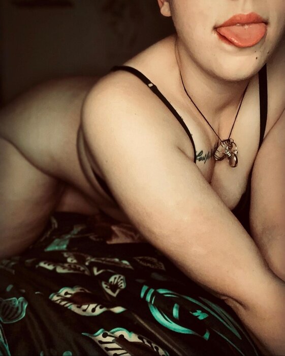 Thequeenbeeeee (@thequeenbeeeee), OnlyFans creator
