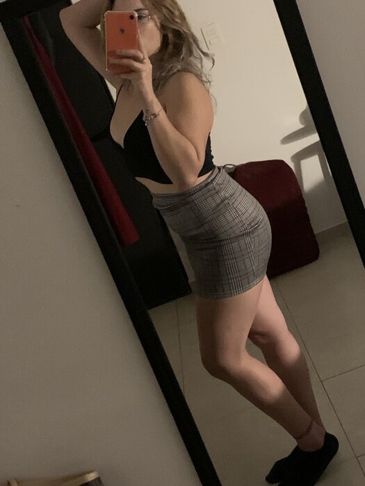 Therealpurplelily (@therealpurplelily), OnlyFans creator