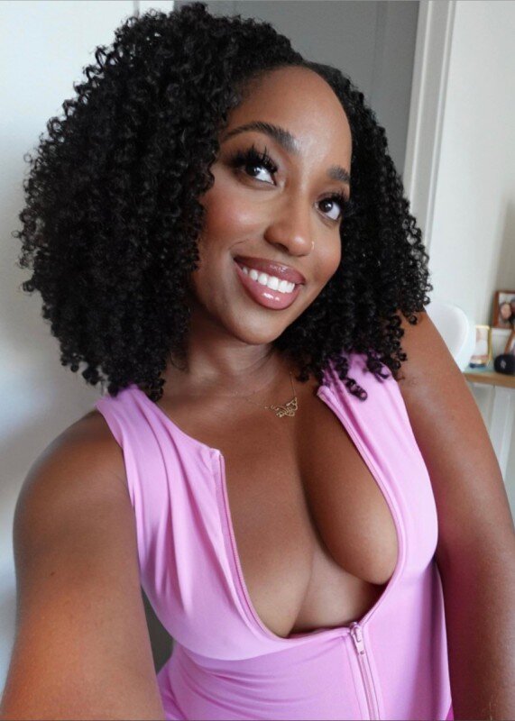 Theremedybyreyna (@theremedybyreyna), OnlyFans creator