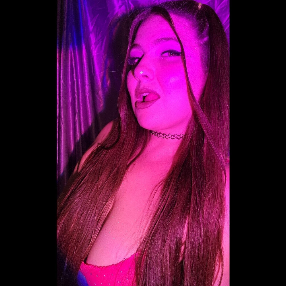 Theroyalbee (@theroyalbee), OnlyFans creator