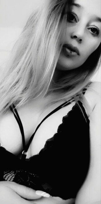 Theuglyduckling22 (@theuglyduckling22), OnlyFans creator