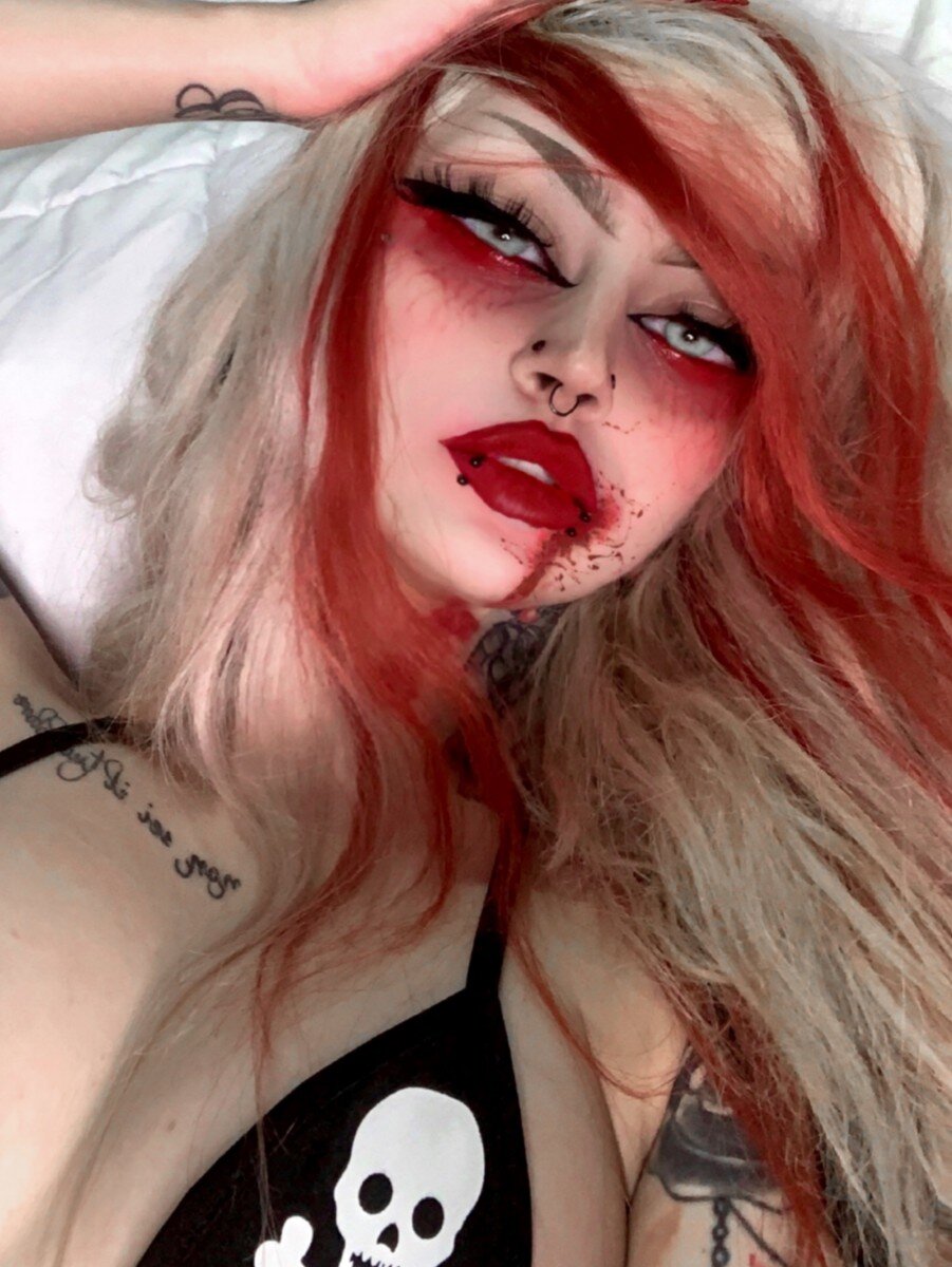Theweirdgirl (@theweirdgirl), OnlyFans creator