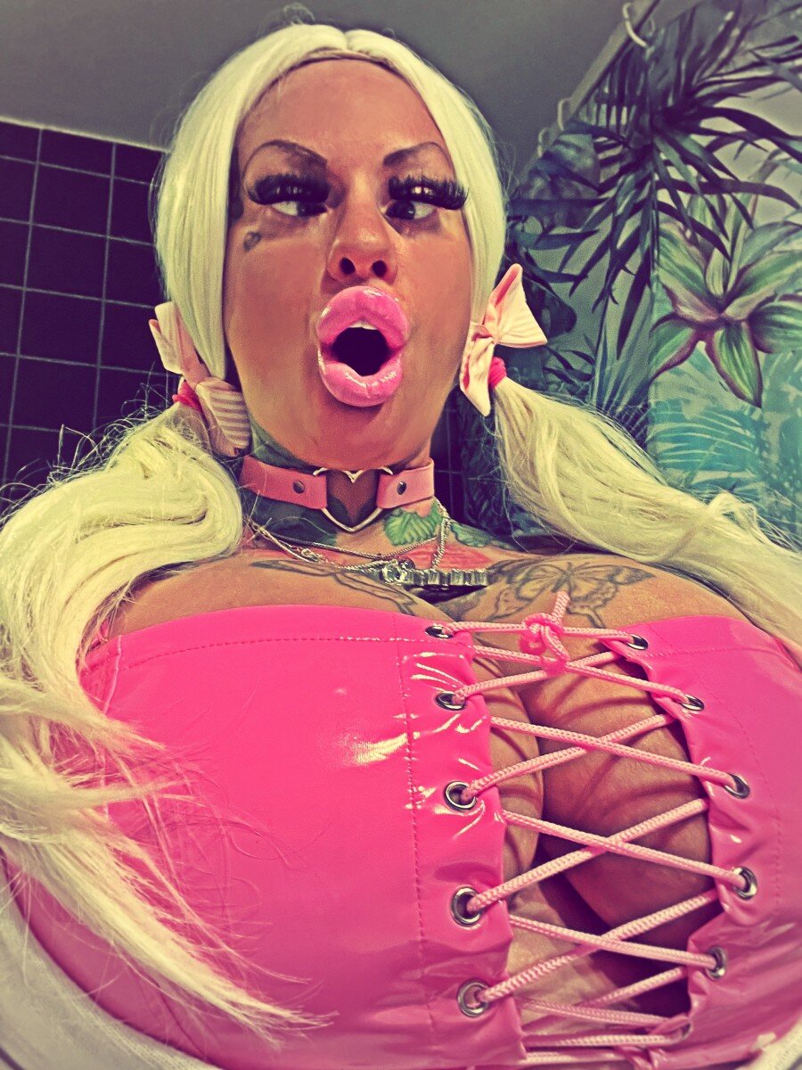 Thewigjenny (@thewigjenny), OnlyFans creator