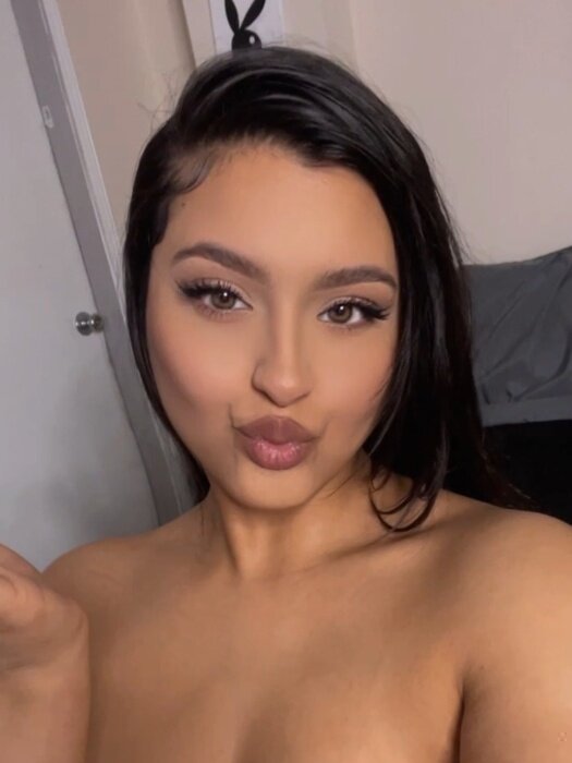 Theyluvlennaa (@theyluvlennaa), OnlyFans creator