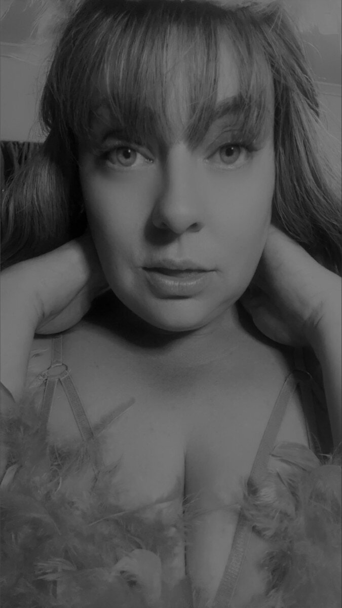 Thickhoneybee (@thickhoneybee), OnlyFans creator