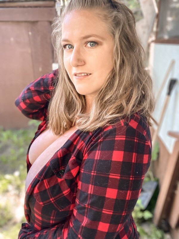 Thruthelookingglassxx (@thruthelookingglassxx), OnlyFans creator