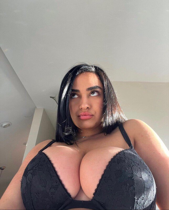Tiddiedbabe2 (@tiddiedbabe2), OnlyFans creator