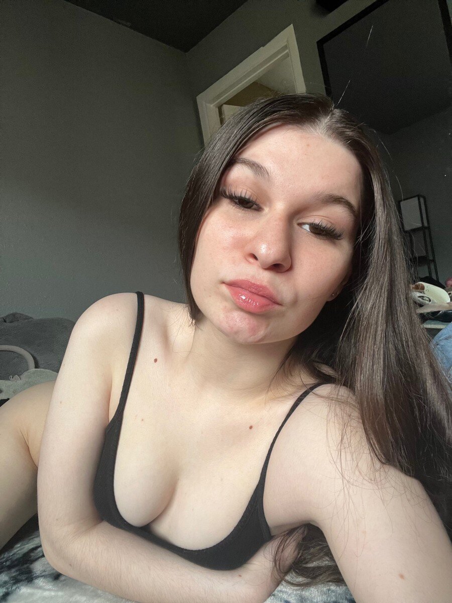 Tiiaa420 (@tiiaa420), OnlyFans creator