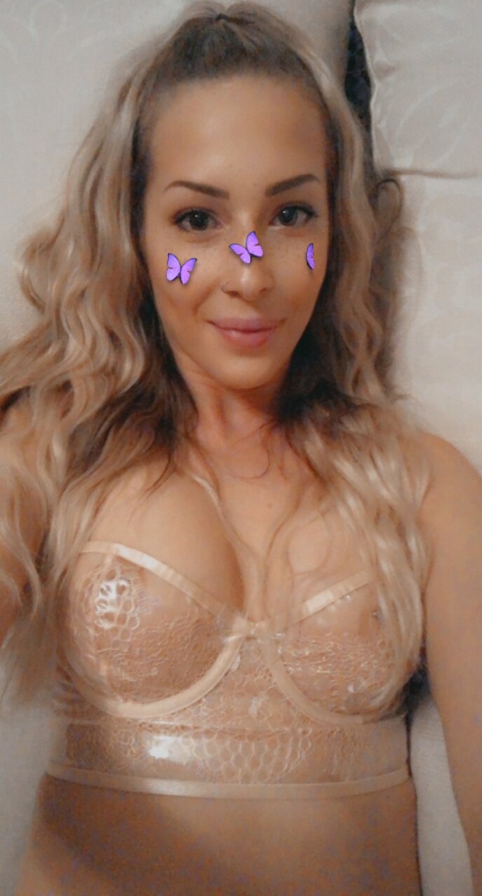 Tinachrisxx (@tinachrisxx), OnlyFans creator