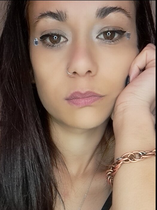 Lola (@tinybuny), OnlyFans creator