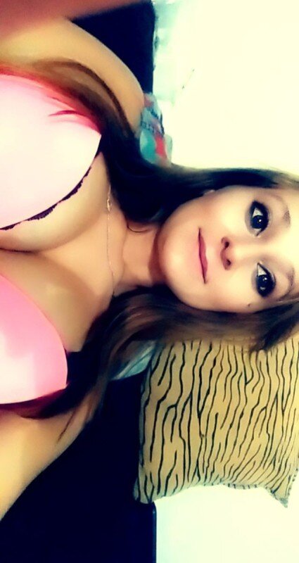 Layla (@tinylayla), OnlyFans creator