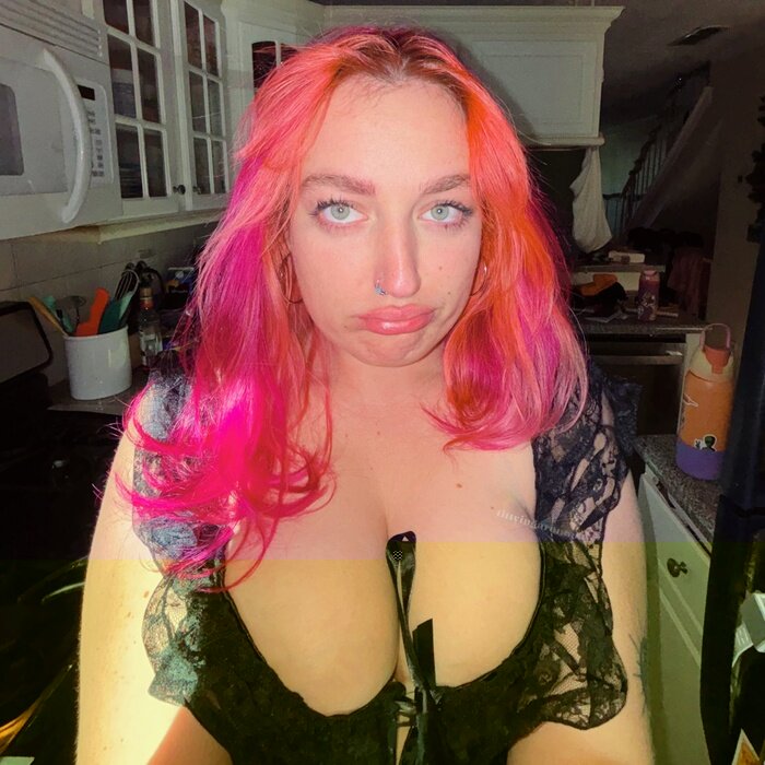 Tittyingaround (@tittyingaround), OnlyFans creator