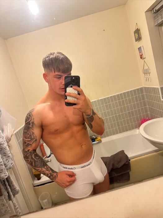 Tommy21x (@tommy21x), OnlyFans creator