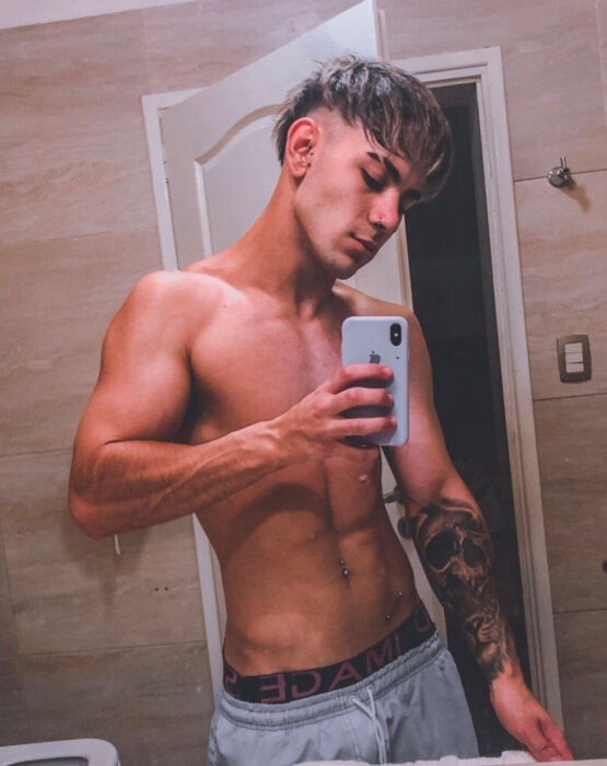Tomxxxs (@tomxxxs), OnlyFans creator