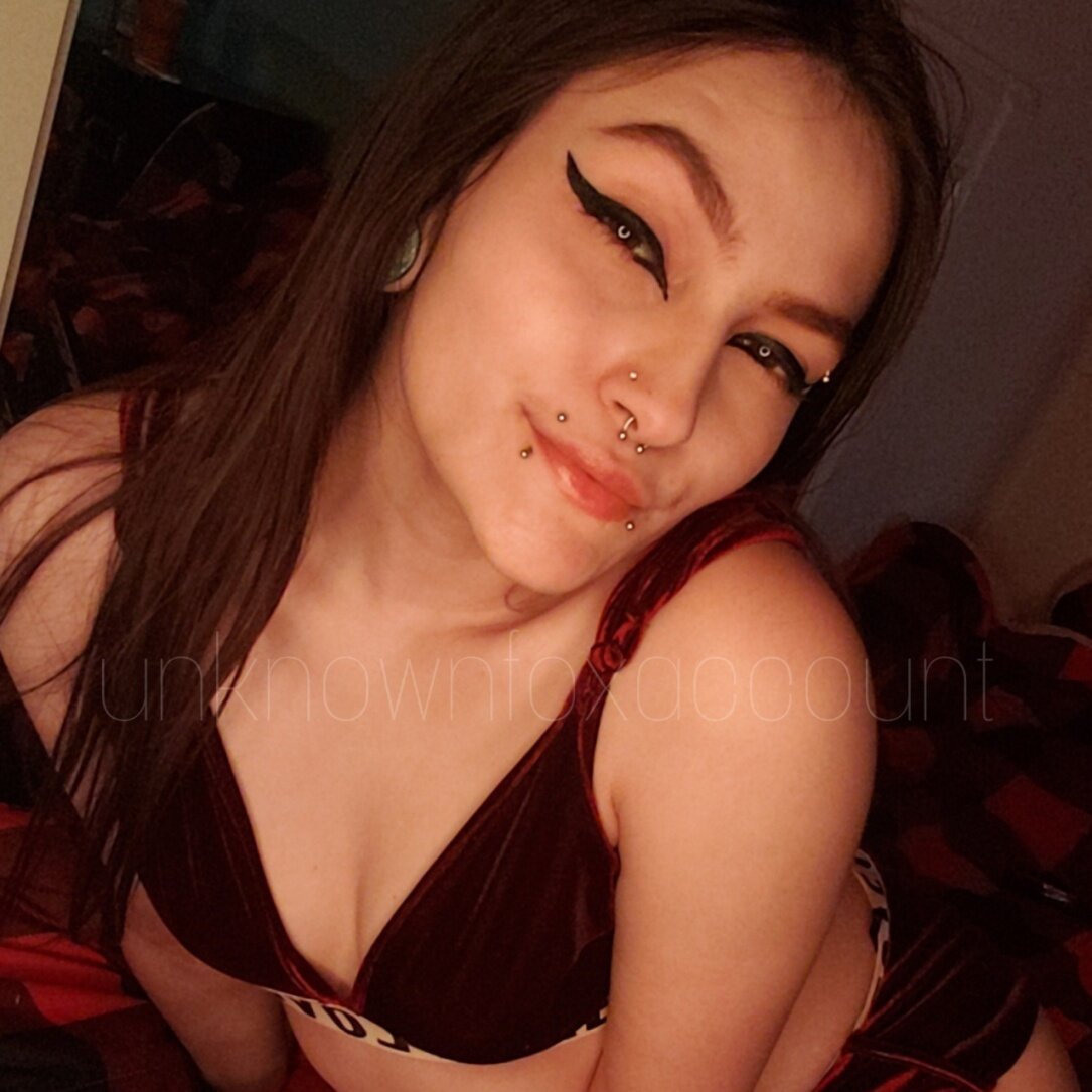Toxicfoxmama (@toxicfoxmama), OnlyFans creator