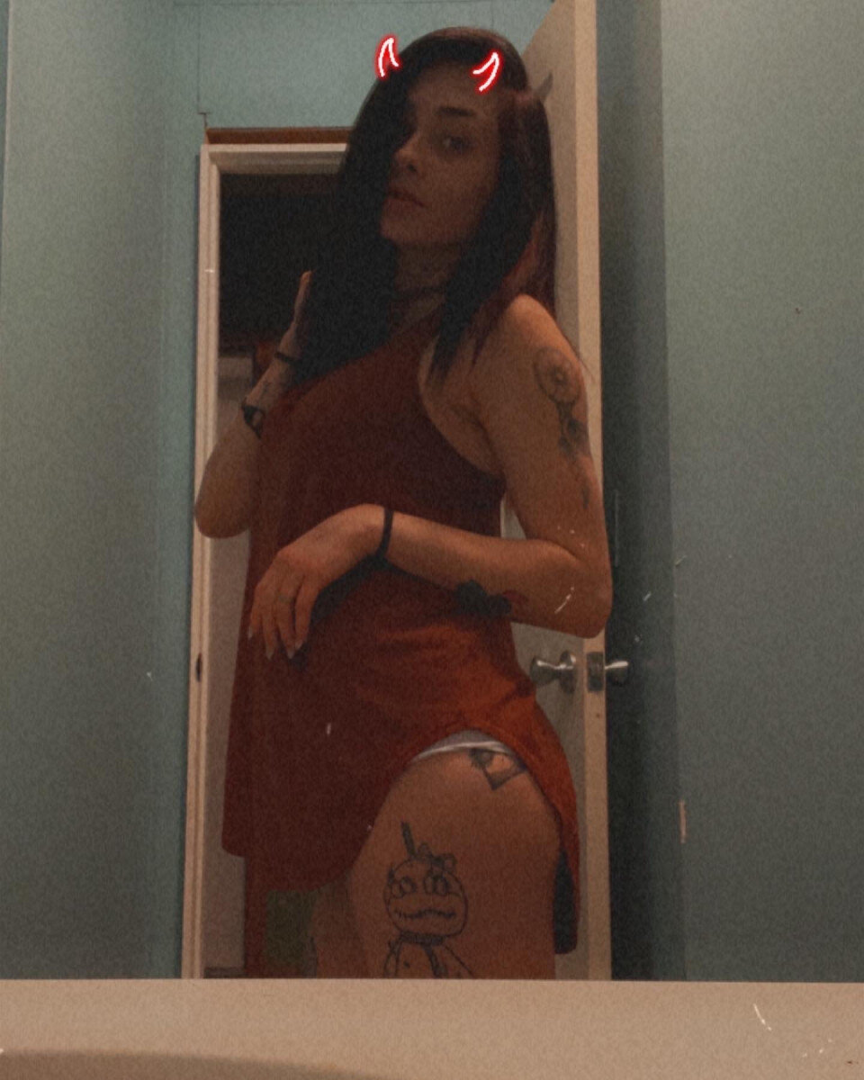 Toxiclove04200 (@toxiclove04200), OnlyFans creator