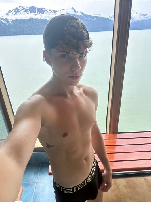 Traveltwink (@travel_twink), OnlyFans creator