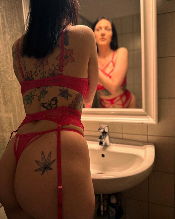 Trixiofficial (@trixiofficial), OnlyFans creator