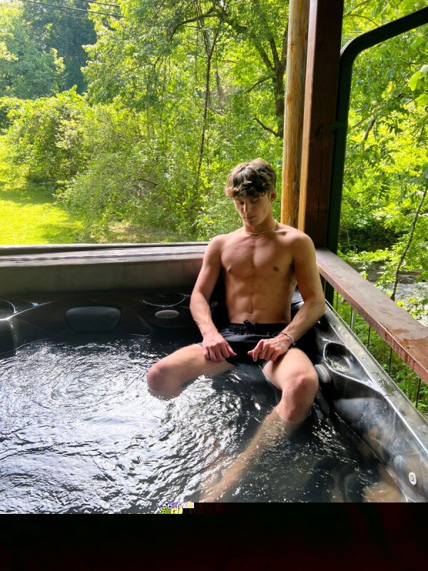 Twentoofree (@twentoofree), OnlyFans creator