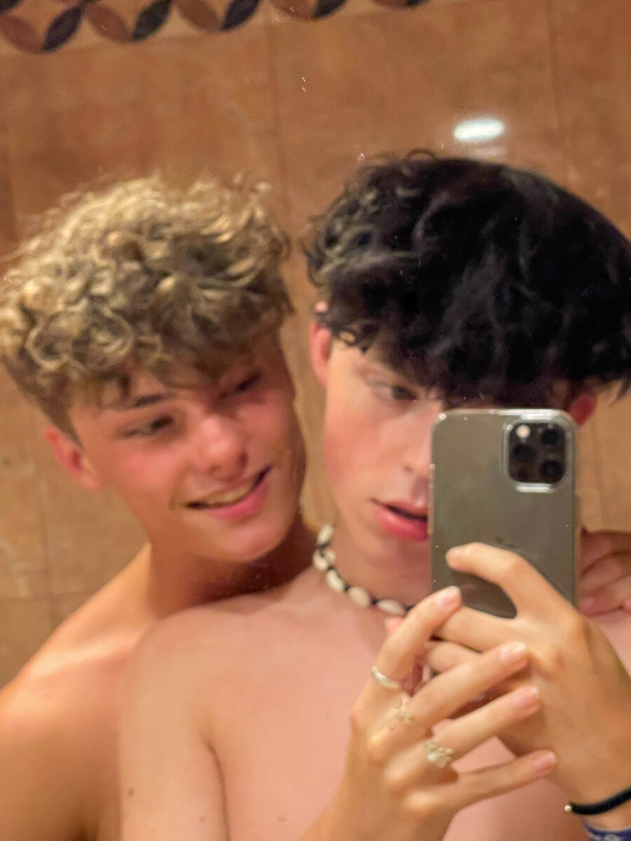 Twinkgetsnaked (@twinkgetsnaked), OnlyFans creator
