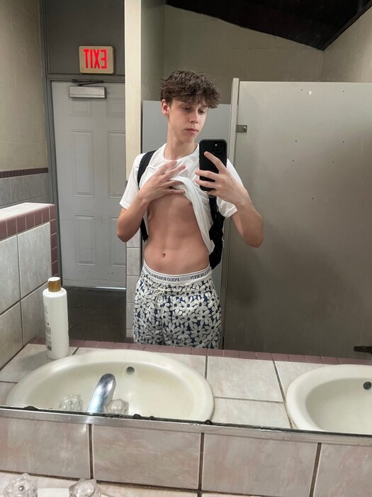 Twinkxjusten (@twinkxjusten), OnlyFans creator