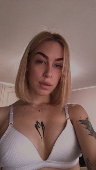 Elizabeth (@ultramarinbabyvip), OnlyFans creator