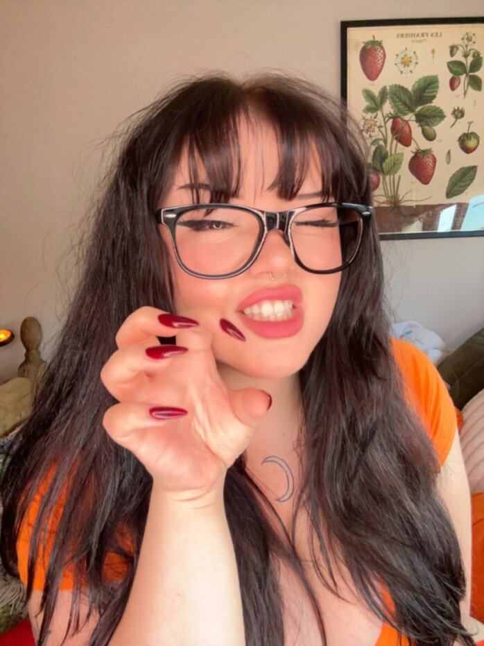 Unholyhollyy (@unholyhollyy), OnlyFans creator